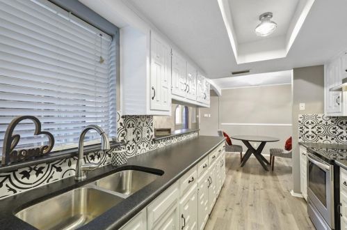 1413 Kingsbridge Dr, Garland TX 75040-3512 exterior