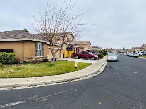 2037 Westport St, Manteca, CA 95337-7970