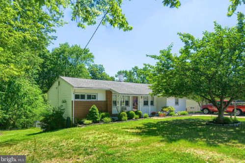 32 Farndale Rd, Somerdale, NJ 08083-2041
