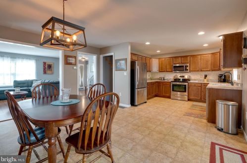 239 Railroad Ave, Ephrata PA  17522-2327 exterior
