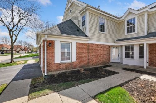 234 Green Knoll Ln, Streamwood, IL 60107-1979