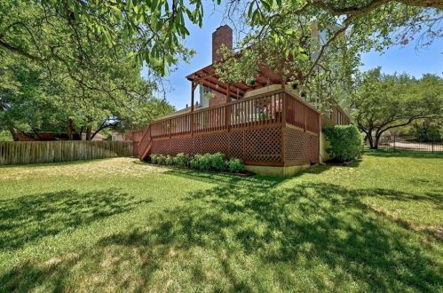3918 Caney Crk Rd, Austin TX  78732-2216 exterior