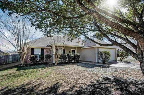 208 Shady Pecan Dr, Florence, MS 39073-9454