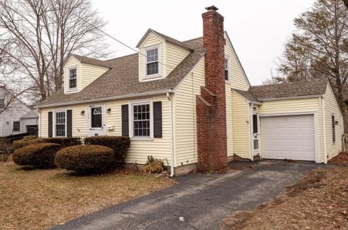 392 Shore Rd, Warwick, RI 02889-1138