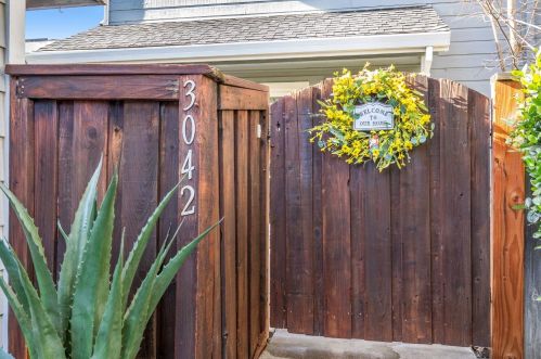 3042 Woods Cir, Davis, CA 95616-2679