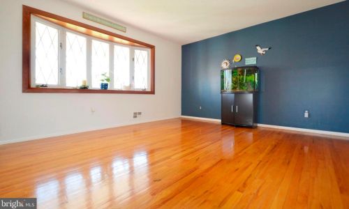 6 Ann Marie Dr, Trenton, NJ 08610-1102