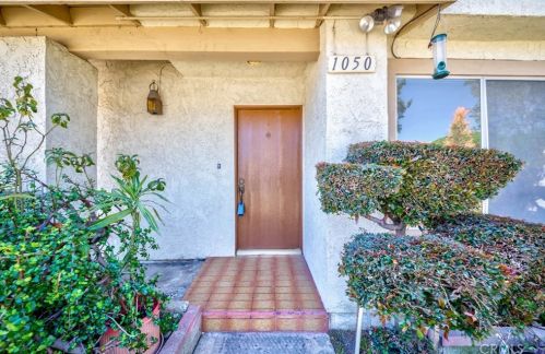 1050 Gian Dr, Torrance, CA 90502-2330