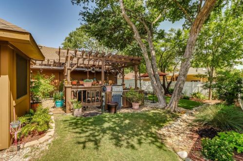 2517 Belmeade Dr, Carrollton TX 75006-2008 exterior