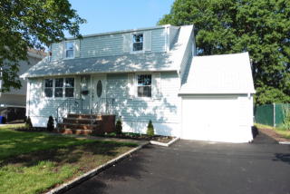 46 10th St, Kenilworth, NJ 07033-1547