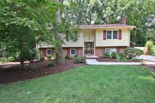 918 Tanglewood Dr, Cary, NC 27511-4642