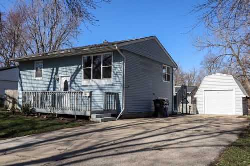 504 Gentle Breeze Ter, Carpentersville, IL 60110-1713