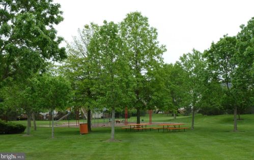 27 Scarlet Oak Dr, Princeton NJ  08540-4610 exterior