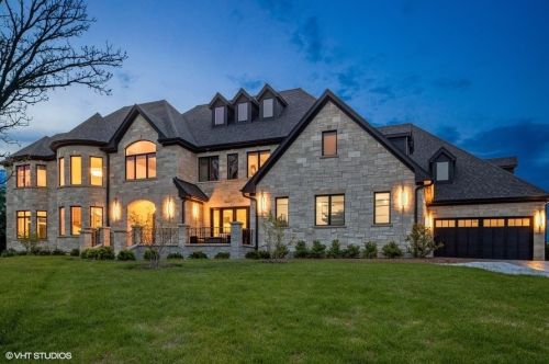 367 Old Oak Ct, Willowbrook IL  60527-2710 exterior
