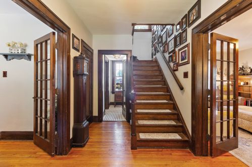 221 2nd St, Momence, IL 60954-1521