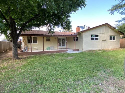 317 Hallmark Dr, Fort Worth TX  76134-3811 exterior