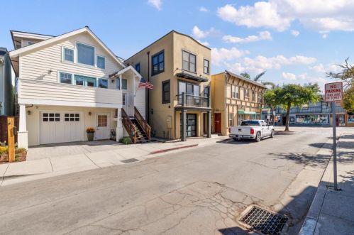 206 Stockton Ave, Capitola, CA 95010-3243