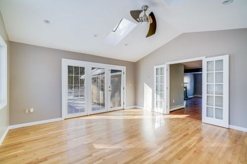 1 Cherokee Ct, Londonderry NH  03053-2635 exterior