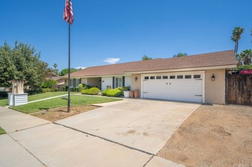 5548 Cornwall Ave, Riverside, CA 92506-3529