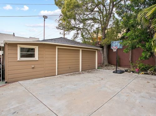 645 Ivy St, Glendale CA  91204-1027 exterior