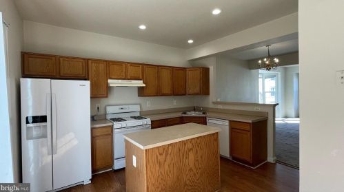 3625 Cebu Island Ct, Woodbridge VA  22192-7042 exterior