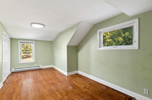 160 River Rd, Huntington CT  06484-4444 exterior