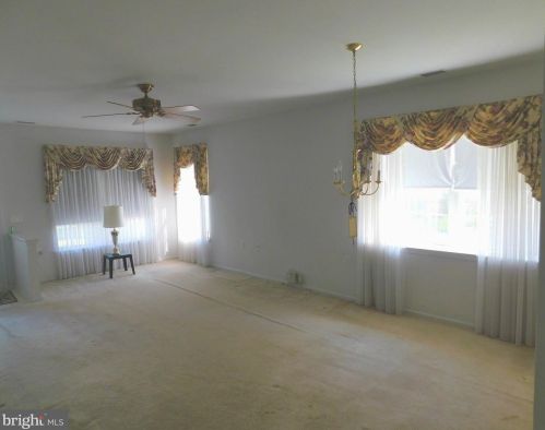 203 Meadowlark Dr, Trenton NJ  08690-3569 exterior