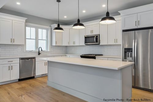 9 Gage St, Dover, NH 03820-2116
