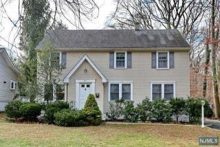 57 Ivers Rd, Allendale, NJ 07401-1537
