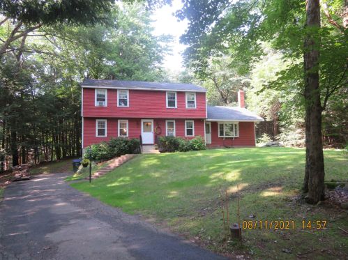 10 Victoria Dr, Londonderry, NH 03053-3623