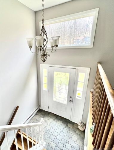 28 Little Fox Run, Huntington, CT 06484-1618