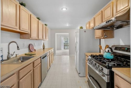 27 Grant Way, Princeton NJ  08540-1667 exterior
