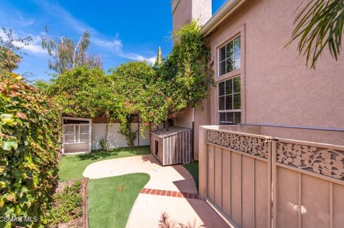 531 Granite Hl St, Simi Valley CA 93065-0608 exterior