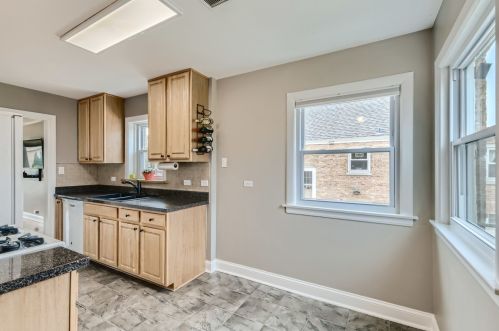 7022 Keeney St, Niles IL  60714-3038 exterior