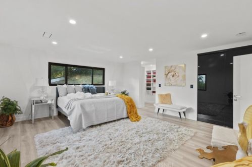 2434 Delisle Ct, Glendale CA  91208-2210 exterior