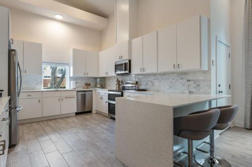 5008 Baker St, Austin TX  78721-1511 exterior