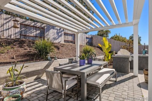 1731 Freda Ln, Cardiff By The Sea CA  92007-1108 exterior