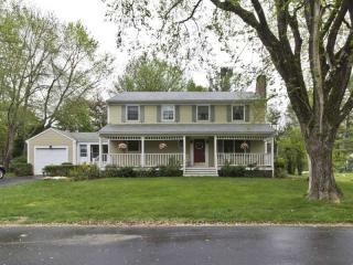 3 Christine Dr, Barrington, RI 02806-3206