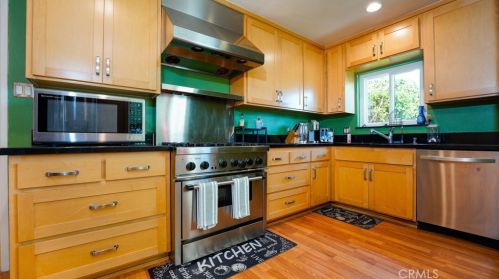 10827 Floral Dr, Whittier, CA 90606-1138