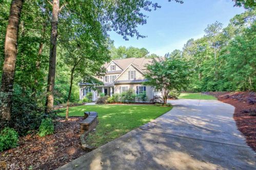 185 Dukes Ct, Brooks, GA 30205-1640