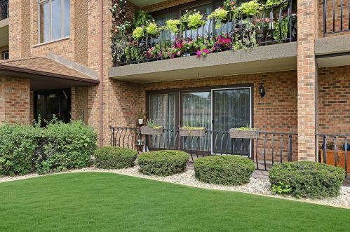11110 Heritage Dr, Palos Hills, IL 60465-2193