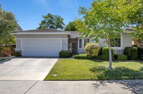 9568 Diamond Point Ln, Elk Grove, CA 95758-3957