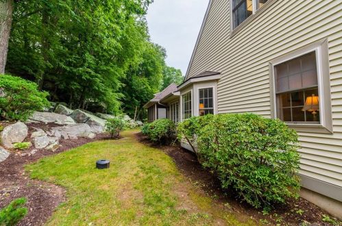 2 Gooseberry Ln, Niantic CT  06357-1254 exterior