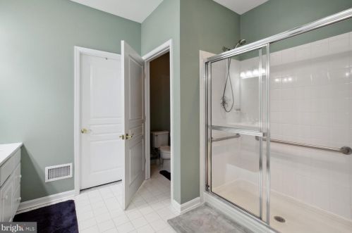 85 Sparrow Dr, Trenton NJ 08690-2463 exterior