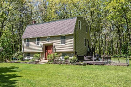 8 Colby Rd, Kingston, NH 03848-3477