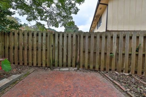 2560 Bradford Sq, Atlanta GA  30345-1339 exterior