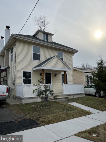 113 Evergreen Ave, Somerdale, NJ 08083-1503