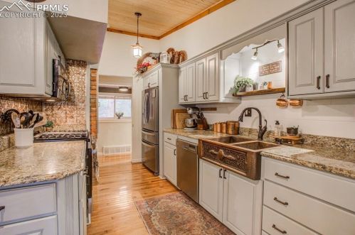 411 Evergreen Cir, Woodland Park CO 80863-2393 exterior