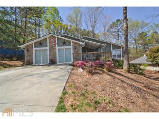 912 Park Forest Dr, Lilburn, GA 30047-3770