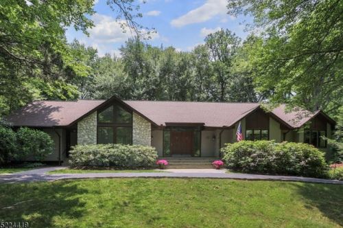 17 Crown Dr, Warren, NJ 07059-5111