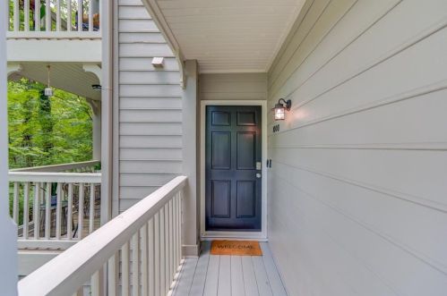 1000 Camden Ct, Atlanta GA  30327-4276 exterior